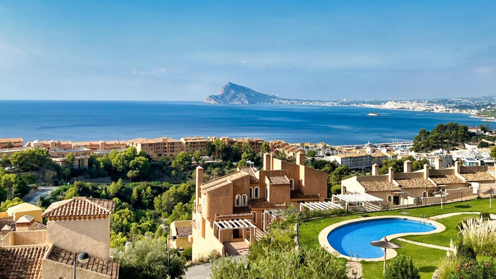 Charming Townhouse With Sea Views & Pool In Altea Villa Calpe Bagian luar foto